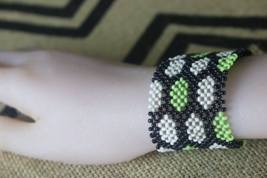 Art# K86   inch 3.5 + Original Kayapo Traditional Peyote stitch Beaded Bracelet from Brazil.